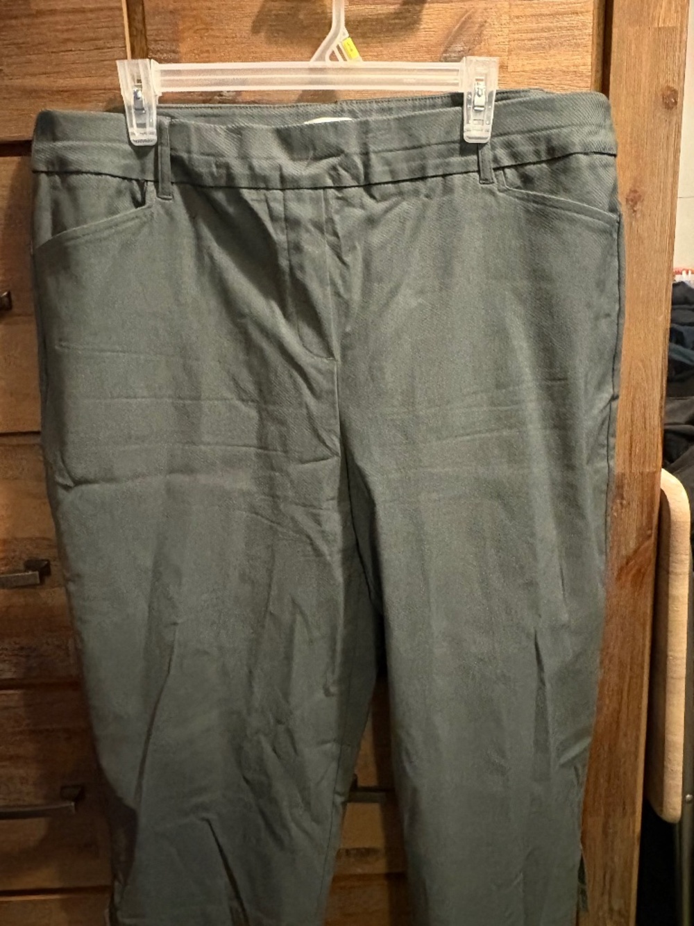 Penningtons (Penn) pull-on capri pants khaki cotton twill size 18